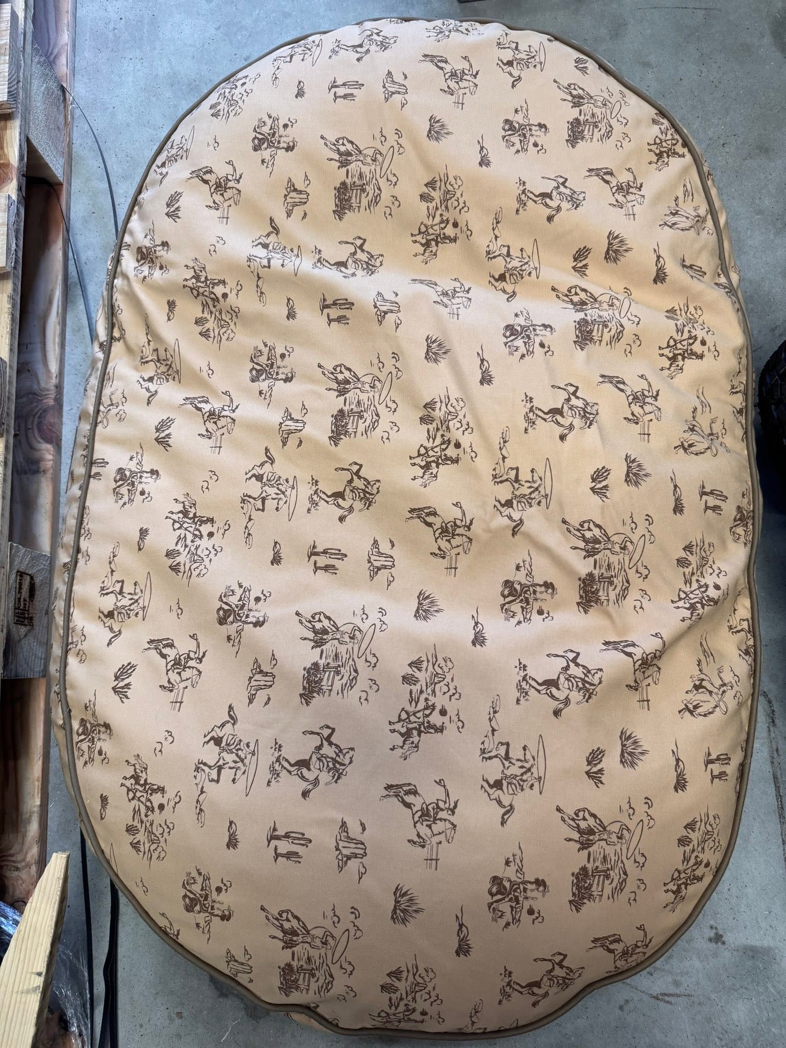 Pendleton Oval Pet Bed 39" x 24" x 6" - Image 4