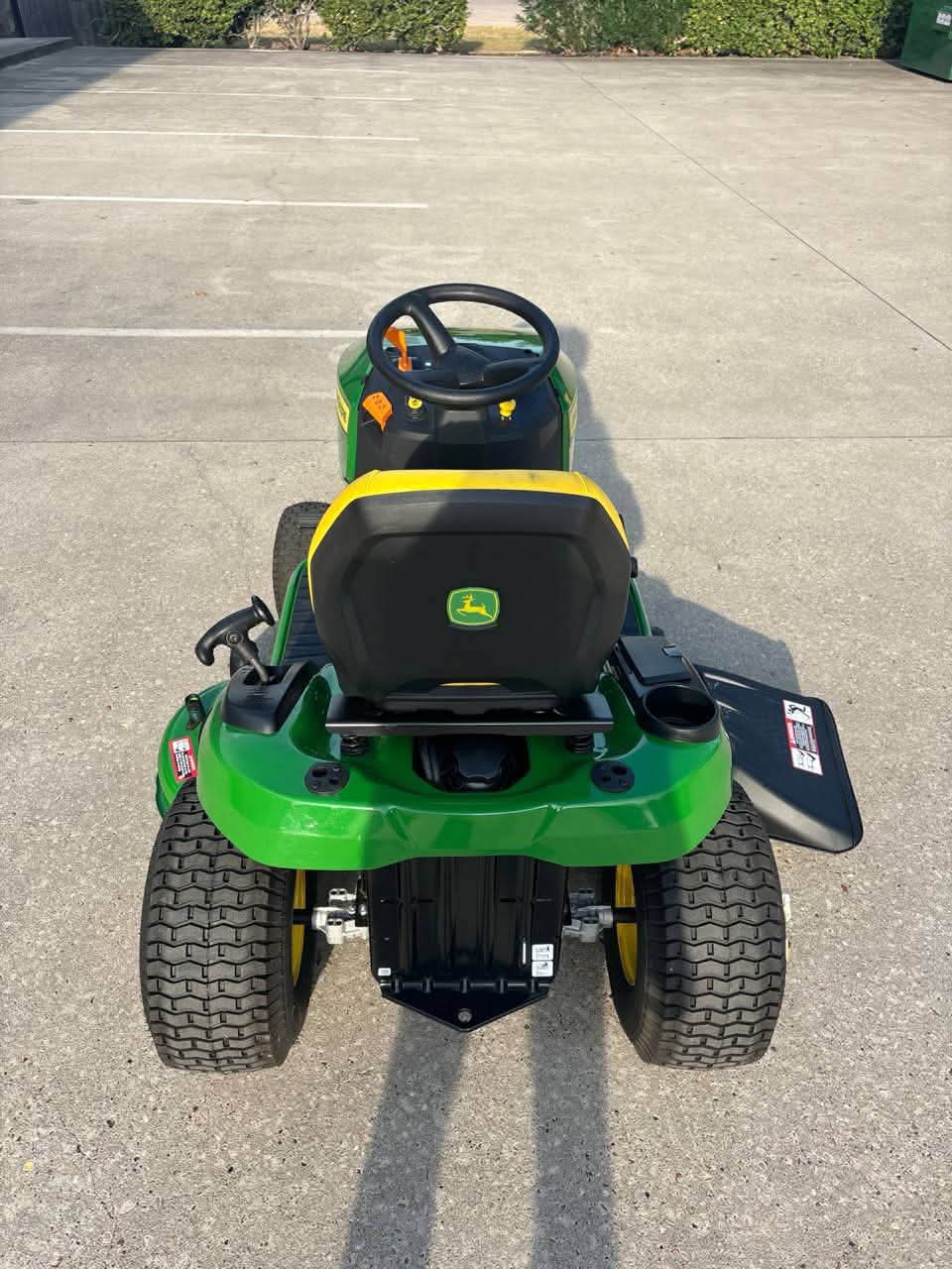 John deere S140 48 in. 22 HP V-Twin Gas Hydrostatic Riding Lawn Mower - Image 3