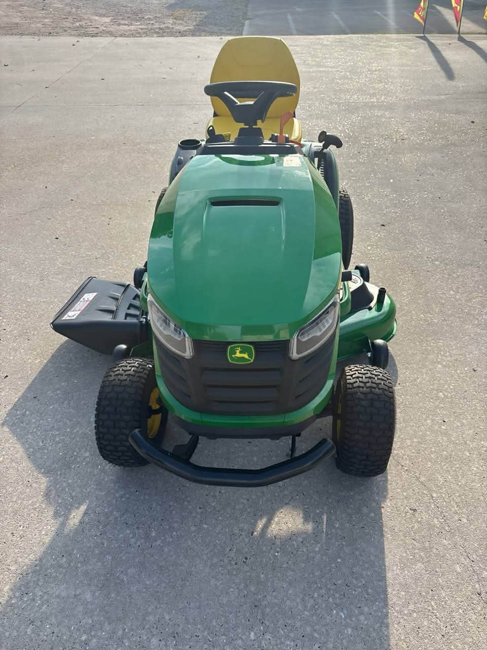John deere S140 48 in. 22 HP V-Twin Gas Hydrostatic Riding Lawn Mower - Image 5