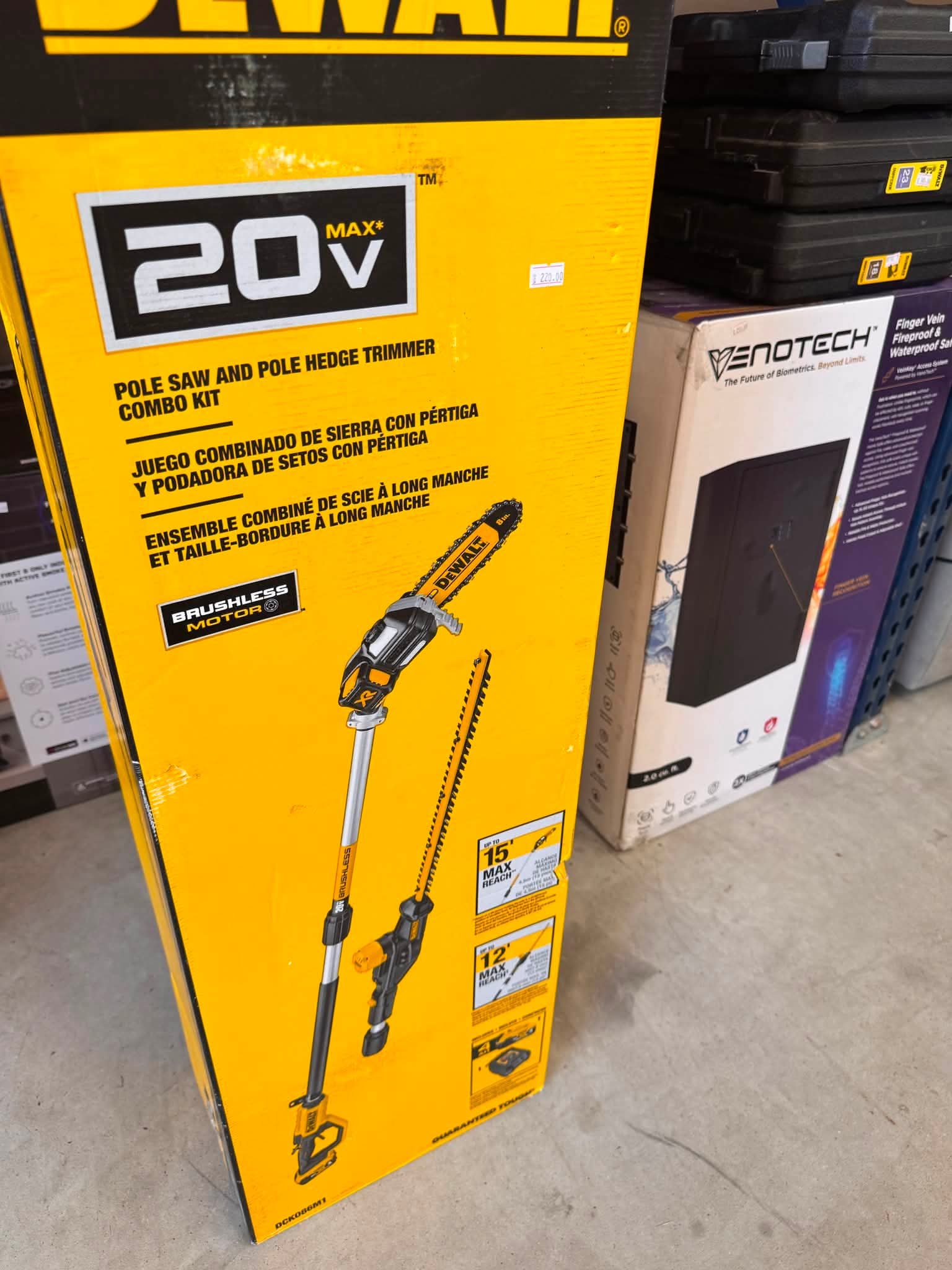 Dewalt 20-Volt MAX Cordless Lithium-Ion Pole Saw and Pole Hedge Trimmer Combo Kit with (1) 5.0 Ah Battery and Charger - Image 3