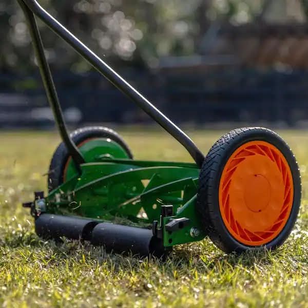 Scott's 16 in. Manual Walk Behind Push Reel Lawn Mower - Image 4